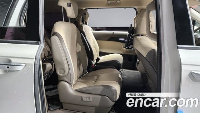 Kia Carnival 2020 — ფოტო 13/20