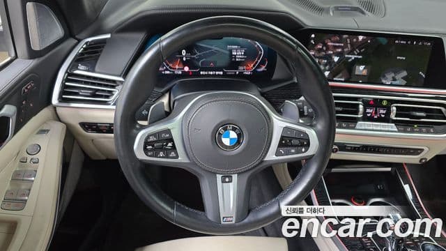 BMW X7 2021 — ფოტო 13/20