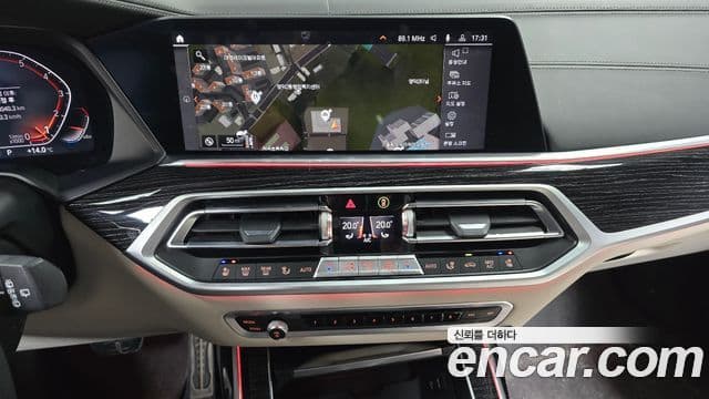 BMW X7 2021 — ფოტო 14/20