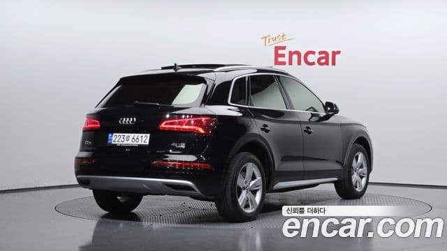 Audi Q5 2020 — ფოტო 2/20