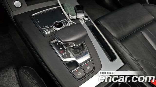Audi Q5 2020 — ფოტო 9/20