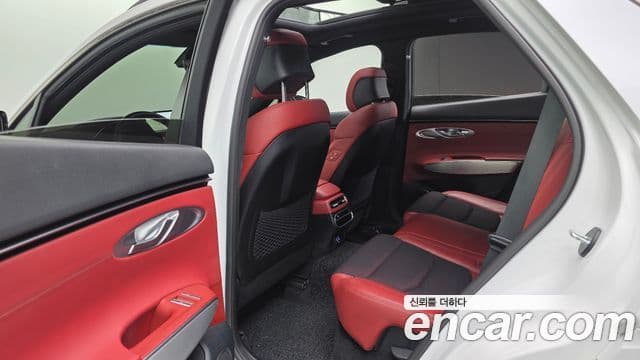 Genesis GV70 2022 — ფოტო 17/20