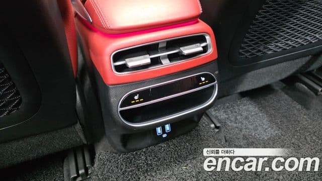 Genesis GV70 2022 — ფოტო 18/20