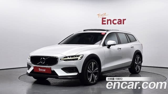 Volvo V60 Cross Country 2019 — Şəkil 1/20