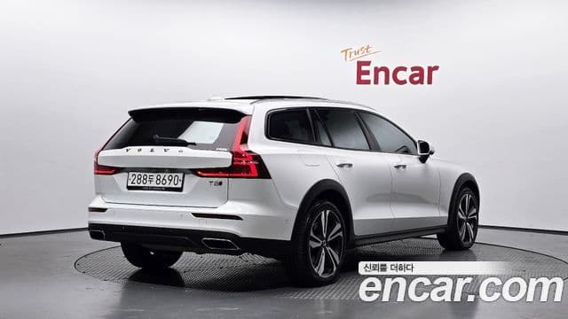 Volvo V60 Cross Country 2019 — Şəkil 2/20