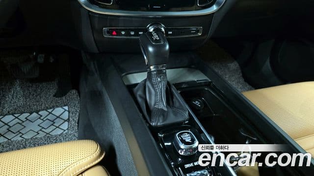 Volvo V60 Cross Country 2019 — Şəkil 9/20