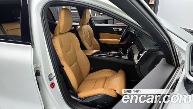 Volvo V60 Cross Country 2019 — Şəkil 10/20