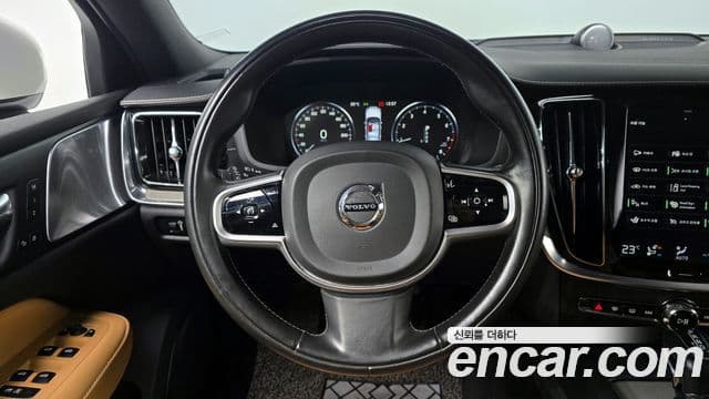 Volvo V60 Cross Country 2019 — Şəkil 13/20
