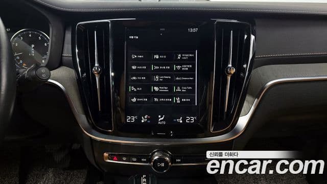 Volvo V60 Cross Country 2019 — Şəkil 15/20