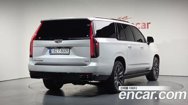 Cadillac Escalade 2023 — фото 2 из 20