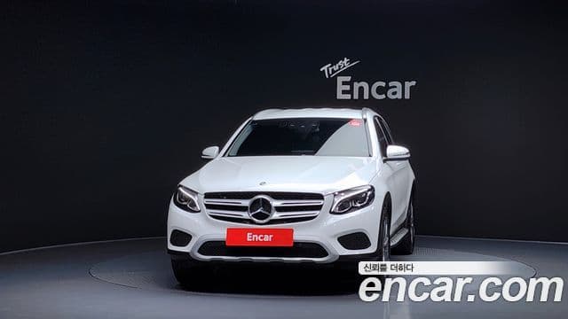 Mercedes-Benz GLC-Class 2018 — Şəkil 6/19