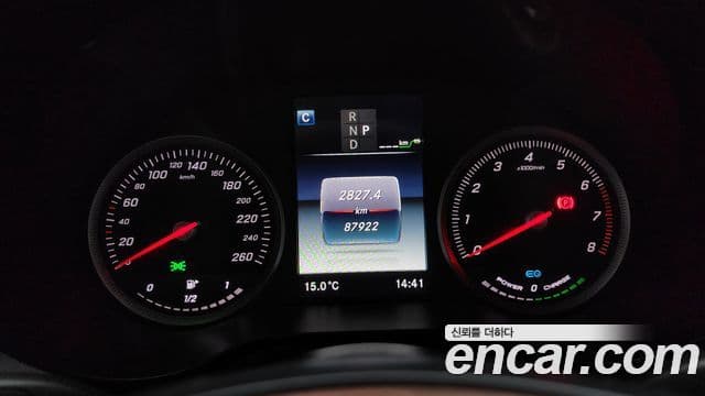 Mercedes-Benz GLC-Class 2018 — Şəkil 13/19