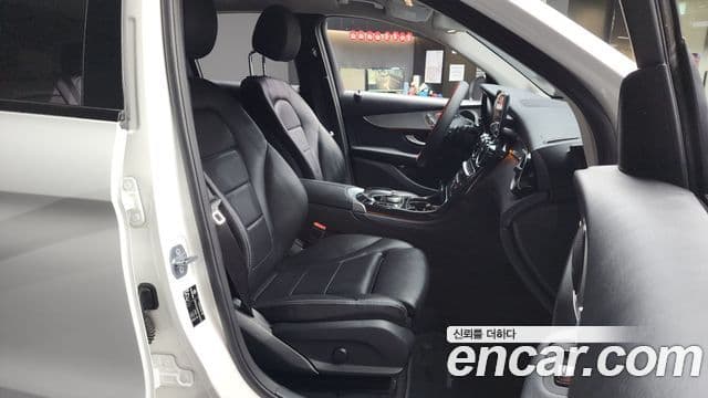 Mercedes-Benz GLC-Class 2018 — Şəkil 18/19