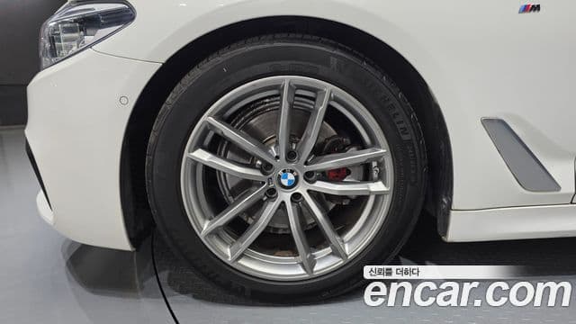 BMW 5 Series 2019 — ფოტო 5/20