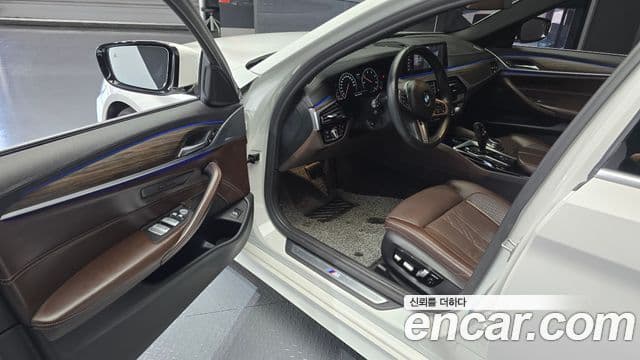 BMW 5 Series 2019 — ფოტო 11/20