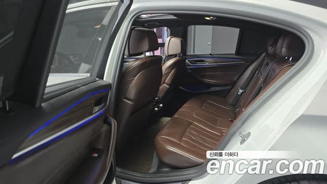 BMW 5 Series 2019 — ფოტო 12/20
