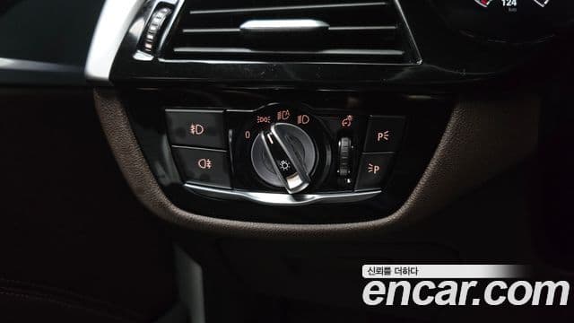 BMW 5 Series 2019 — ფოტო 17/20
