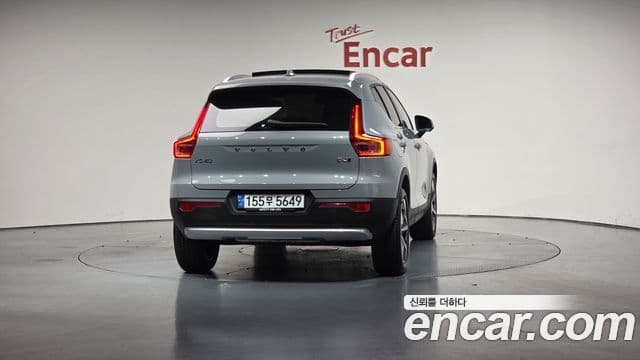 Volvo XC40 2024 — ფოტო 4/20