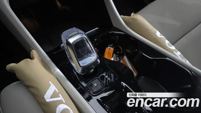 Volvo XC40 2024 — ფოტო 9/20