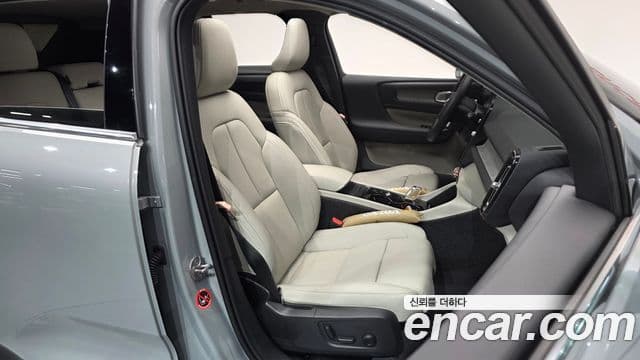Volvo XC40 2024 — ფოტო 10/20