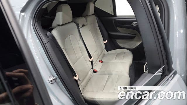 Volvo XC40 2024 — ფოტო 11/20