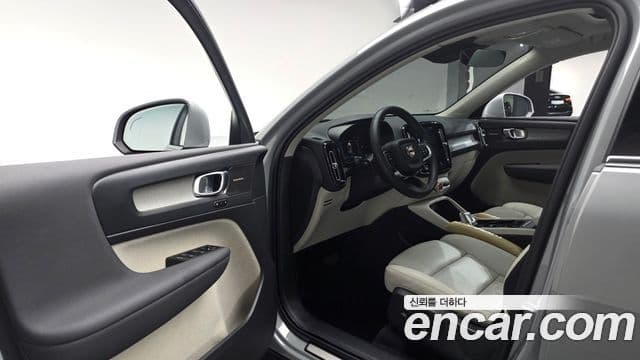 Volvo XC40 2024 — фото 12 из 20