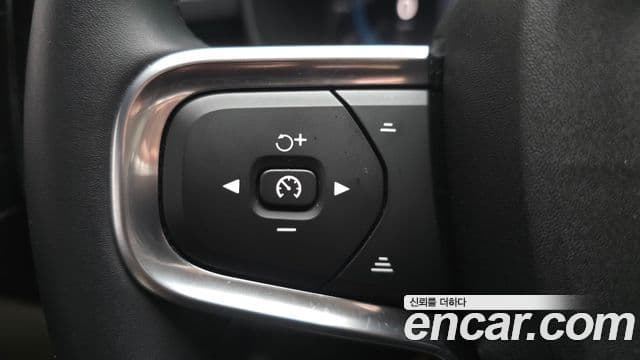 Volvo XC40 2024 — ფოტო 17/20