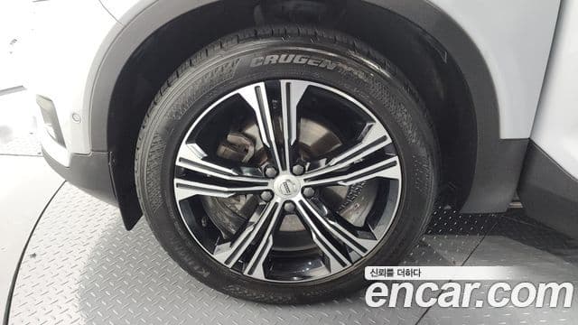 Volvo XC40 2020 — ფოტო 5/20