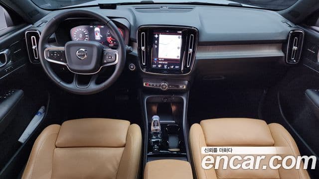 Volvo XC40 2020 — ფოტო 7/20