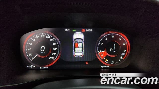 Volvo XC40 2020 — ფოტო 8/20
