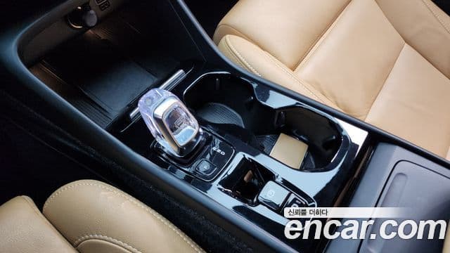 Volvo XC40 2020 — ფოტო 9/20