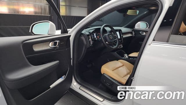 Volvo XC40 2020 — ფოტო 10/20