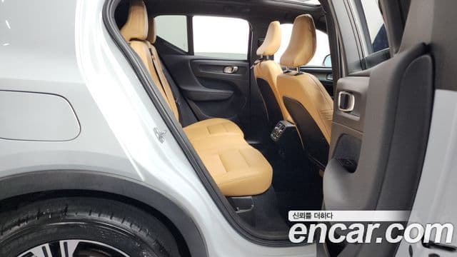 Volvo XC40 2020 — ფოტო 12/20