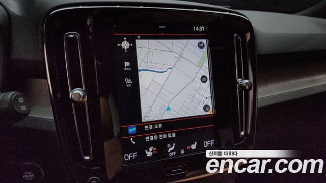 Volvo XC40 2020 — ფოტო 14/20