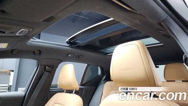Volvo XC40 2020 — ფოტო 19/20