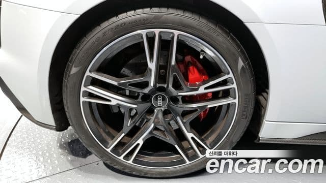 Audi R8 2021 — ფოტო 5/20