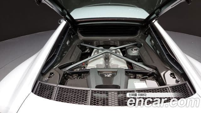 Audi R8 2021 — ფოტო 6/20