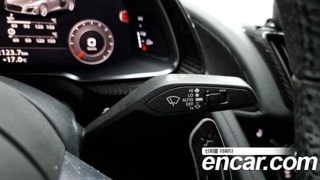 Audi R8 2021 — ფოტო 15/20