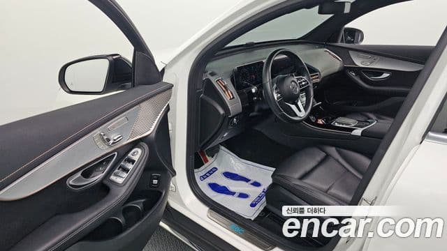Mercedes-Benz EQC 2020 — ფოტო 8/20