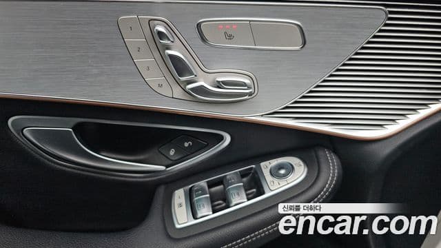 Mercedes-Benz EQC 2020 — ფოტო 18/20