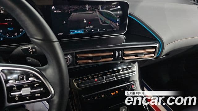 Mercedes-Benz EQC 2020 — ფოტო 5/20