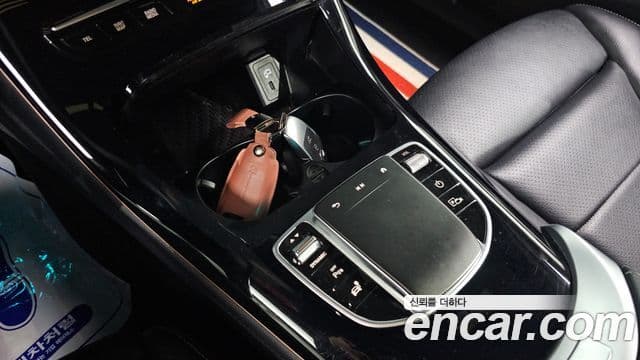 Mercedes-Benz EQC 2020 — ფოტო 4/20