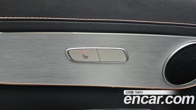 Mercedes-Benz EQC 2020 — ფოტო 14/20