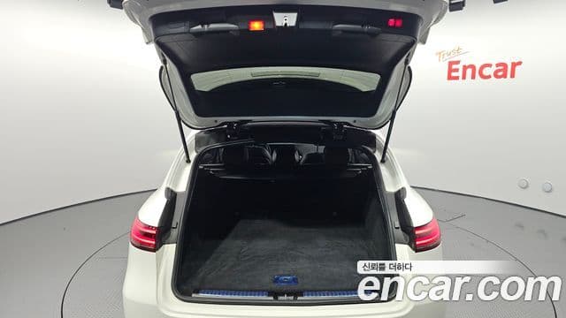 Mercedes-Benz EQC 2020 — ფოტო 13/20