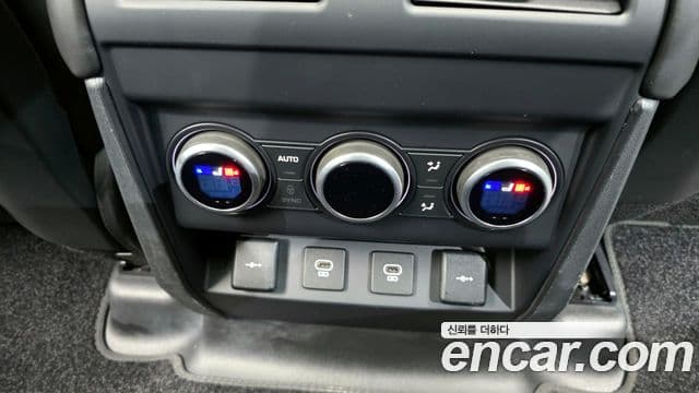 Land Rover Defender 2021 — ფოტო 19/20