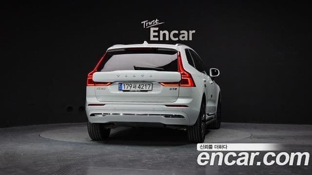Volvo XC60 2023 — Şəkil 16/20