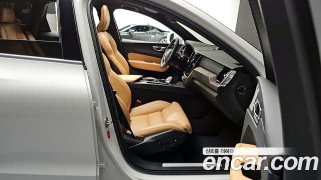 Volvo XC60 2023 — Şəkil 2/20