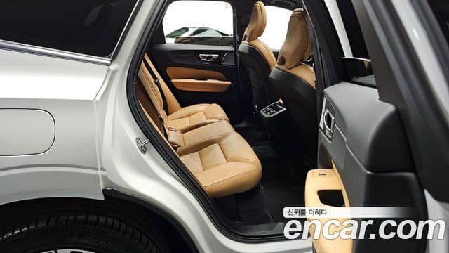 Volvo XC60 2023 — Şəkil 6/20