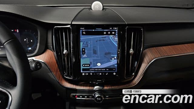 Volvo XC60 2023 — Şəkil 18/20