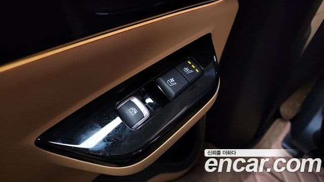 Kia Carnival 2020 — ფოტო 18/20